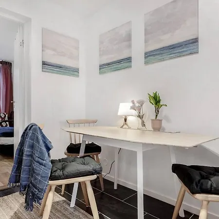 Central, Practical, Free Parking. Ls102 Apartmán