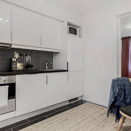Central, Practical, Free Parking. Ls102 Apartmán