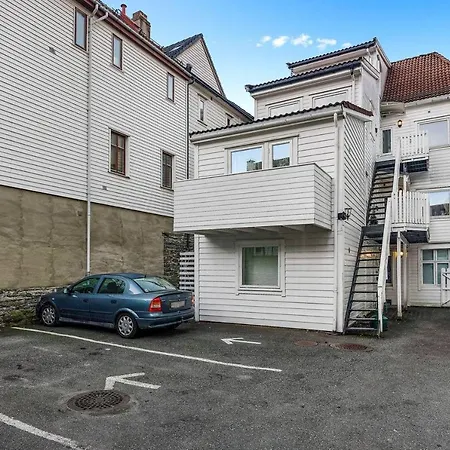 Central, Practical, Free Parking. Ls102 Bergen